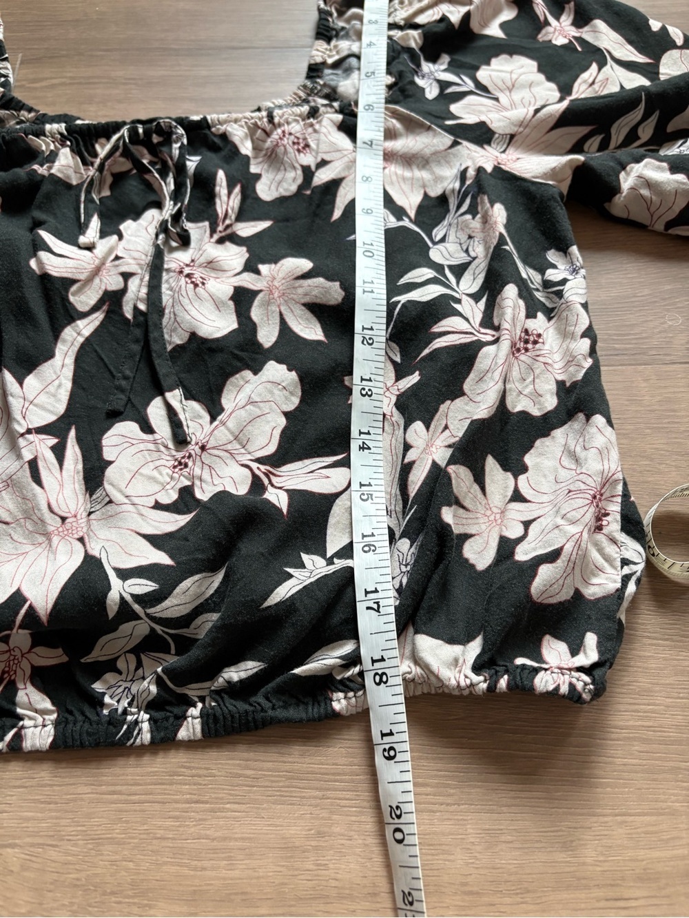 Sanctuary Boho Floral Off-Shoulder Peasant Crop Top in Black and Ivory- size S - Picture 8 of 8